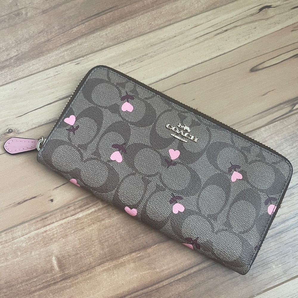 Coach Signature Canvas Zip Accordion Wallet in Heart Floral